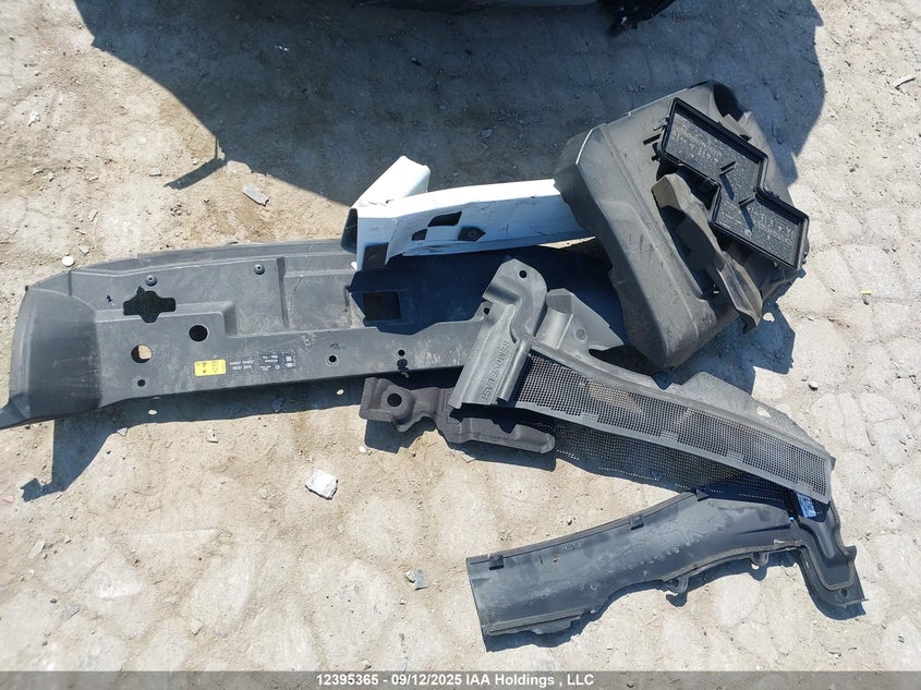 2023 Land Rover Defender 110 S VIN: SALEJ7EX8P2144842 Lot: 12395365