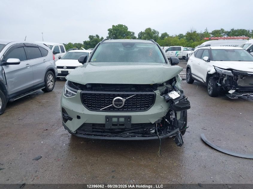 2025 Volvo Xc40 B5 Plus Dark Theme VIN: YV4L12UC0S2559627 Lot: 12396062