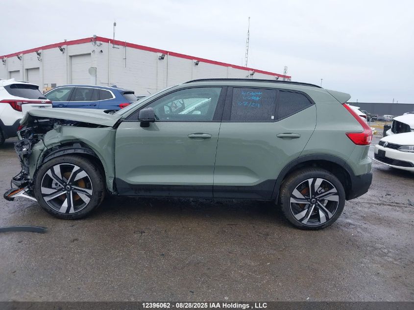2025 Volvo Xc40 B5 Plus Dark Theme VIN: YV4L12UC0S2559627 Lot: 12396062