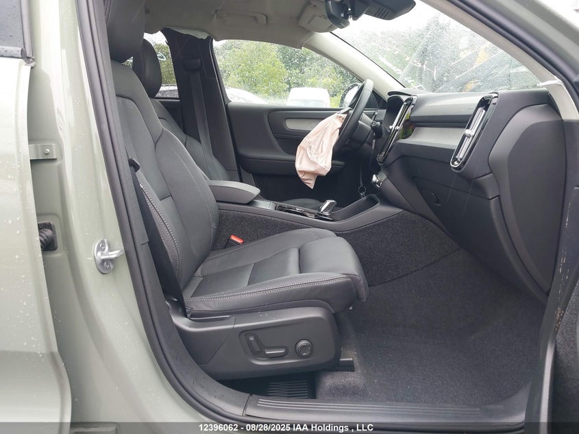 YV4L12UC0S2559627 2025 VOLVO XC40 photo no. 5