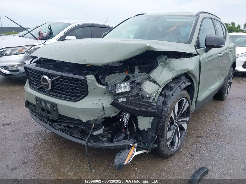 2025 Volvo Xc40 B5 Plus Dark Theme VIN: YV4L12UC0S2559627 Lot: 12396062