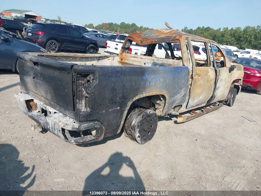 1GC4YNEY1NF134672 2022 CHEVROLET SILVERADO photo no. 4