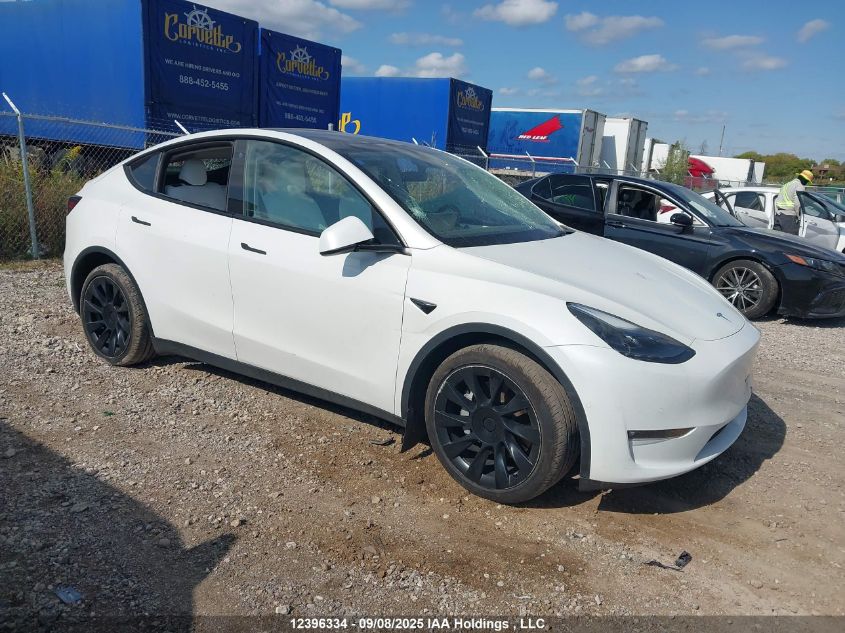 2022 Tesla Model Y Long Range VIN: 7SAYGAEE0NF530814 Lot: 12396334