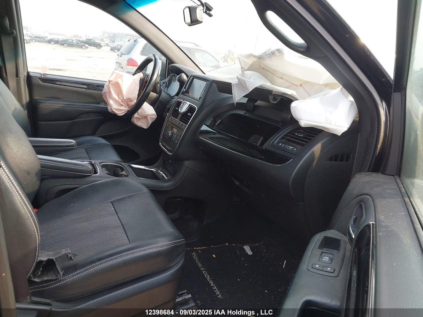 2C4RC1HG8GR270163 2016 CHRYSLER TOWN & COUNTRY photo no. 5