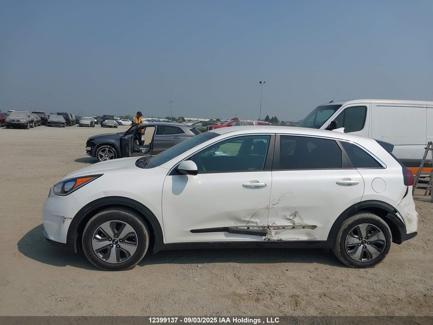 KNDCB3LC5K5276386 2019 KIA NIRO photo no. 14