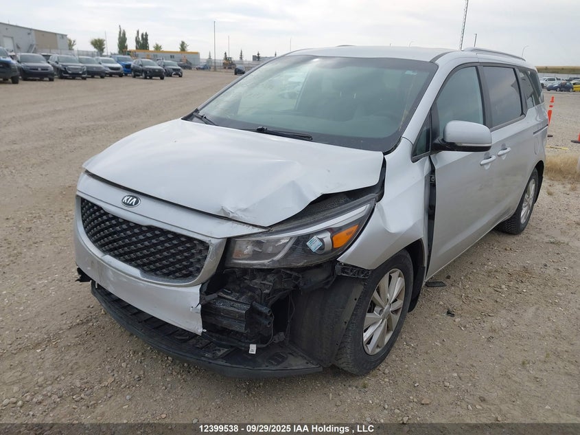 KNDMB5C10J6369971 2018 KIA SEDONA photo no. 2
