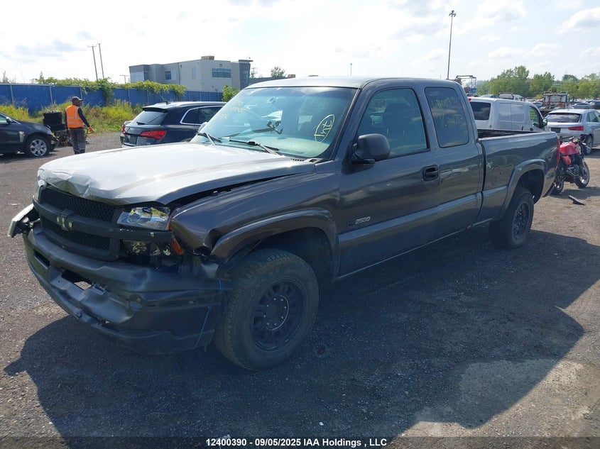 1GCGK29U43Z301767 2003 CHEVROLET SILVERADO photo no. 2