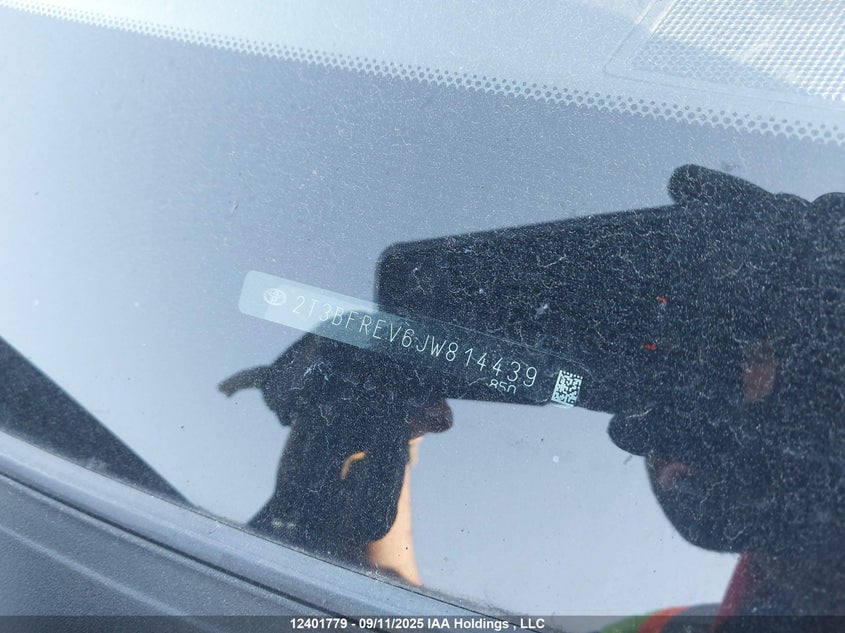 2018 Toyota Rav4 Le VIN: 2T3BFREV6JW814439 Lot: 12401779