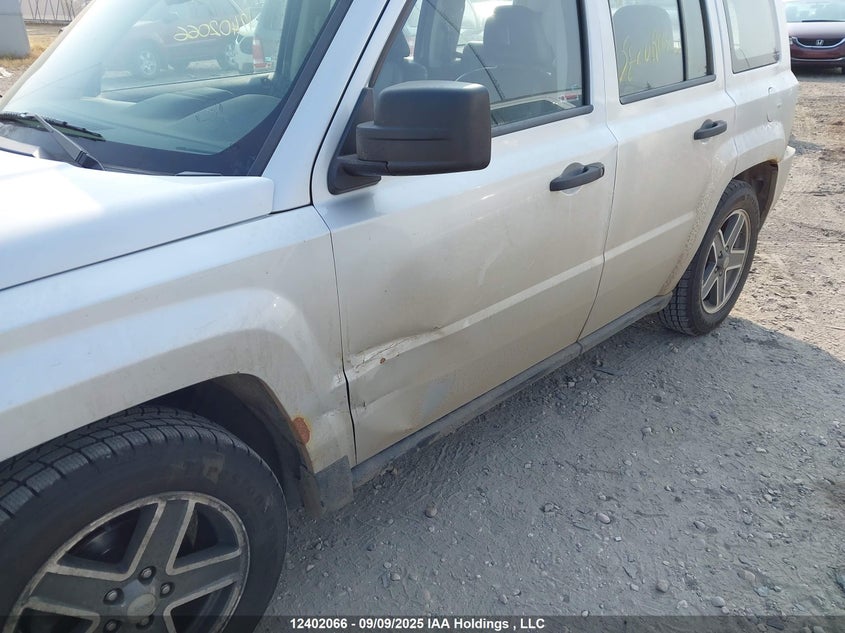 1J4FT28B09D231418 2009 JEEP LIBERTY (PATRIOT) photo no. 6
