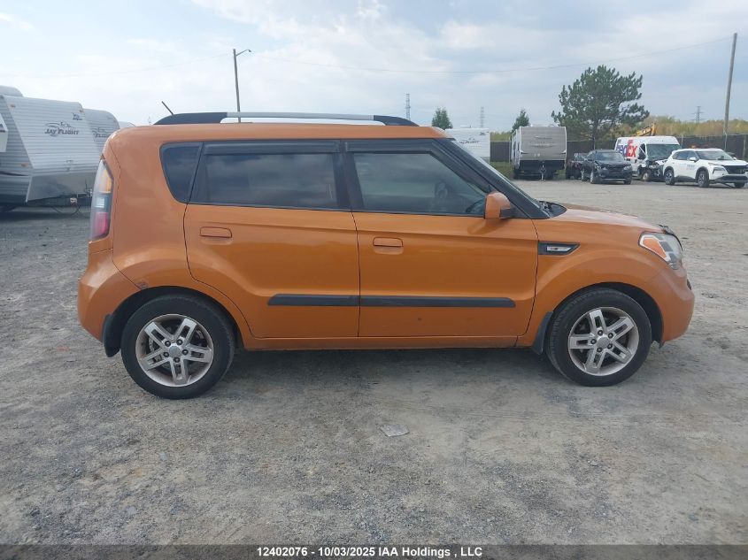 2010 Kia Soul +/!/Sport VIN: KNDJT2A21A7142986 Lot: 12402076
