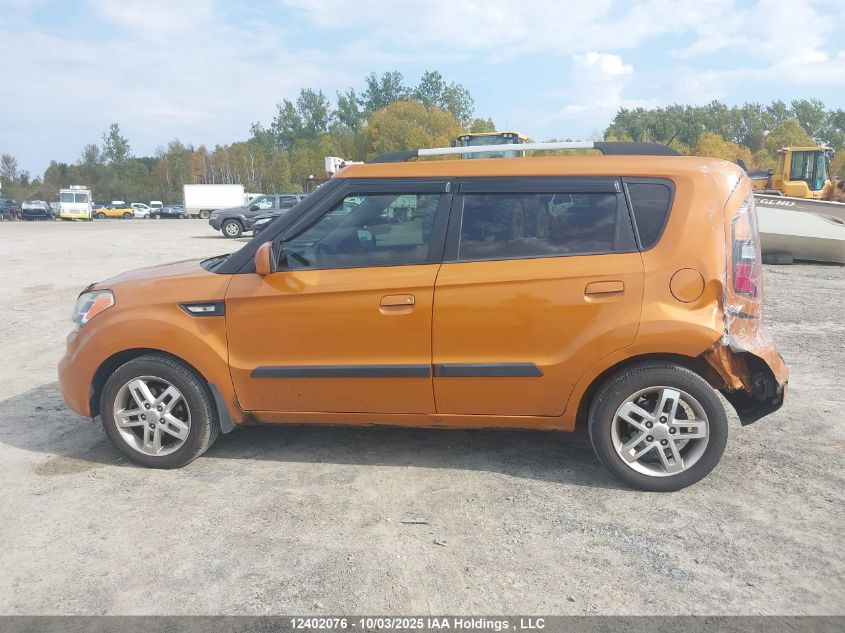 2010 Kia Soul +/!/Sport VIN: KNDJT2A21A7142986 Lot: 12402076