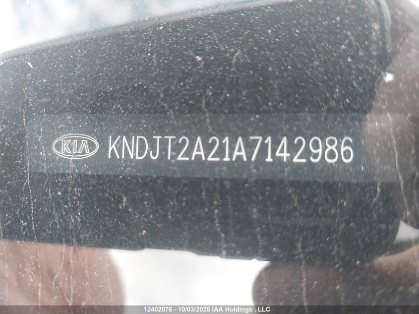 2010 Kia Soul +/!/Sport VIN: KNDJT2A21A7142986 Lot: 12402076