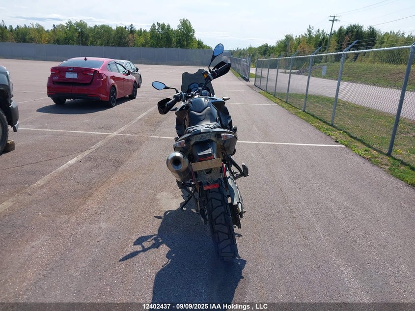 WB10B0709HZ595516 2017 BMW F 800 photo no. 6