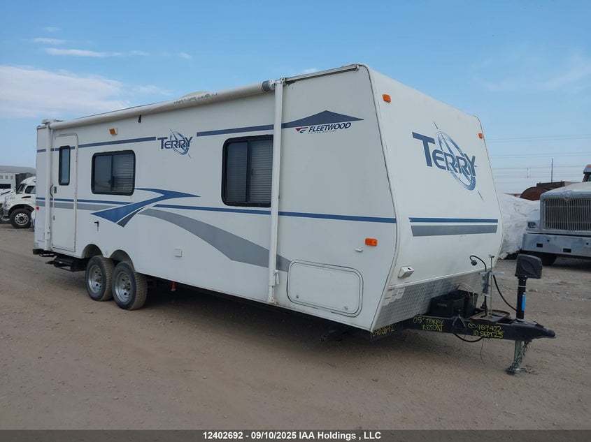 1EA1R252452489422 2005 Terry Resort Travel Trailer Terry Resort auction photo 1