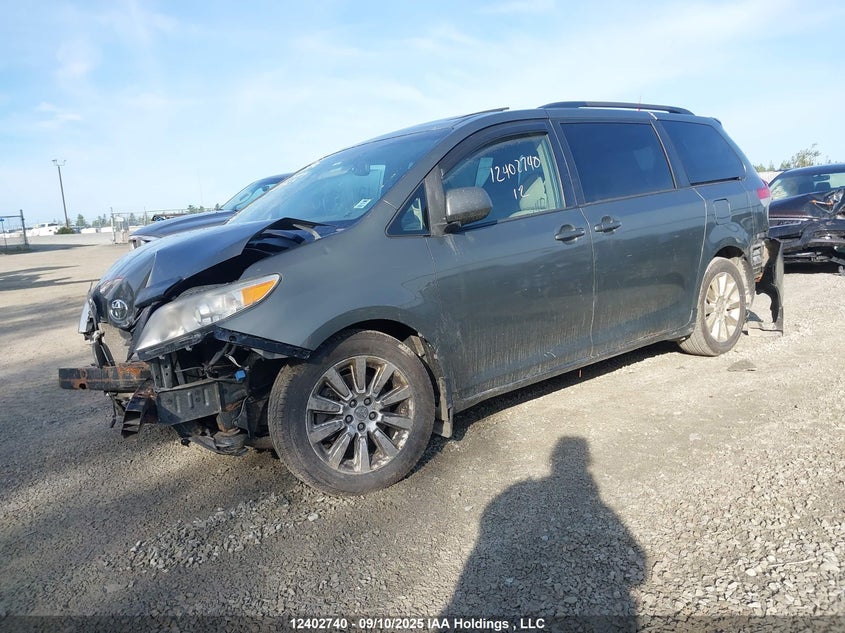 5TDDK3DC1CS047959 2012 TOYOTA SIENNA photo no. 2
