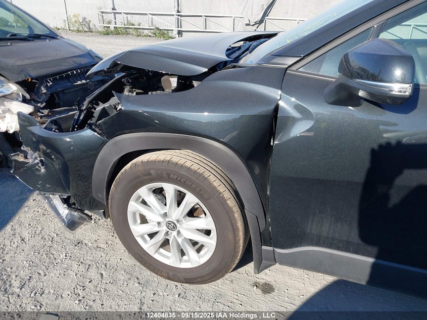 2025 Toyota Corolla Cross Le VIN: 7MUCAABG7SV138103 Lot: 12404835