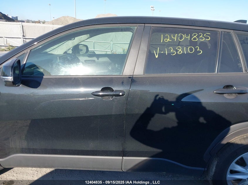 2025 Toyota Corolla Cross Le VIN: 7MUCAABG7SV138103 Lot: 12404835