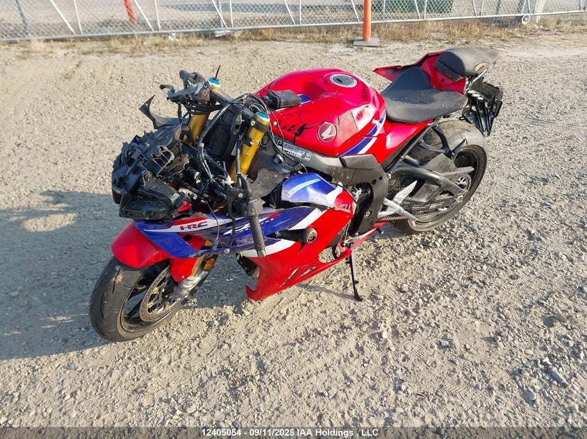 JH2SC8240SK400038 2025 HONDA CBR photo no. 2