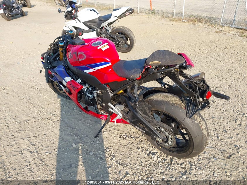 JH2SC8240SK400038 2025 HONDA CBR photo no. 3