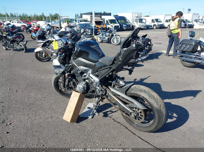 JKAZR2A12HDA14841 2017 KAWASAKI ZR photo no. 3