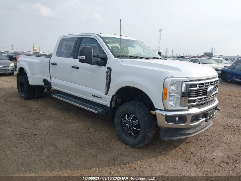 1FT8W3DT6PEC37323 2023 FORD F350 photo no. 2