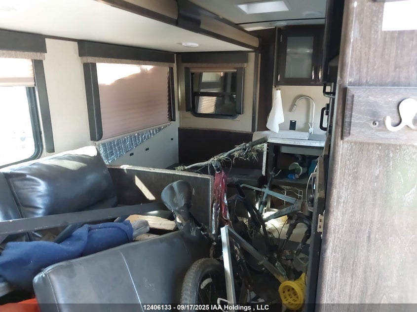 573TE3224J6608092 2018   photo no. 8