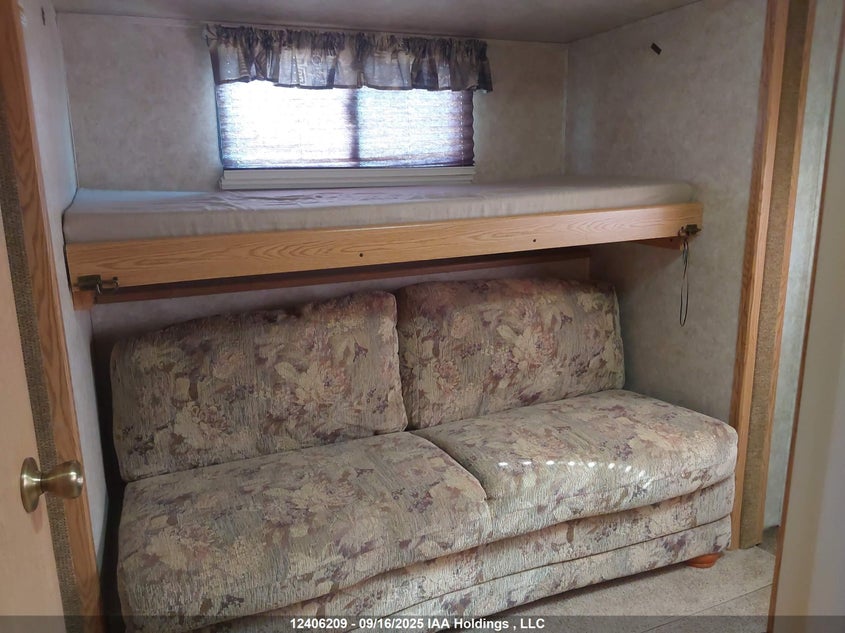 4YDF2892772500322 2007   photo no. 13