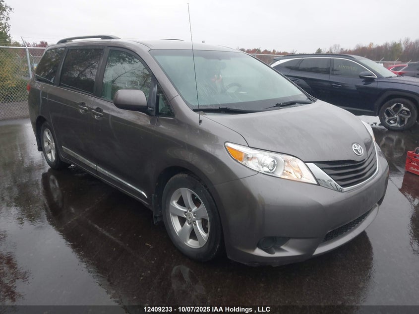5TDKK3DC5BS138058 2011 Toyota Sienna Le 8 Passenger auction photo 1