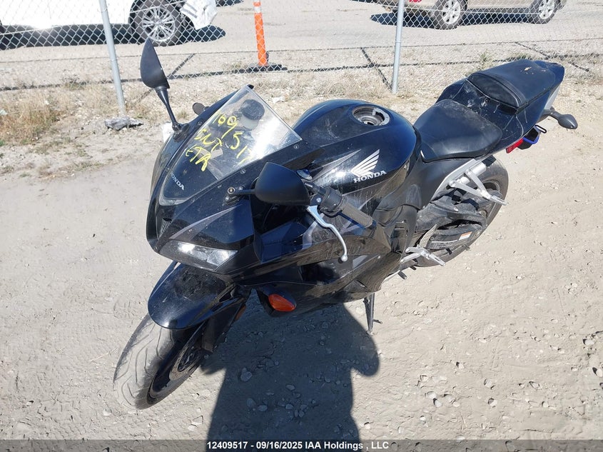 JH2PC40579K200150 2009 HONDA CBR photo no. 2