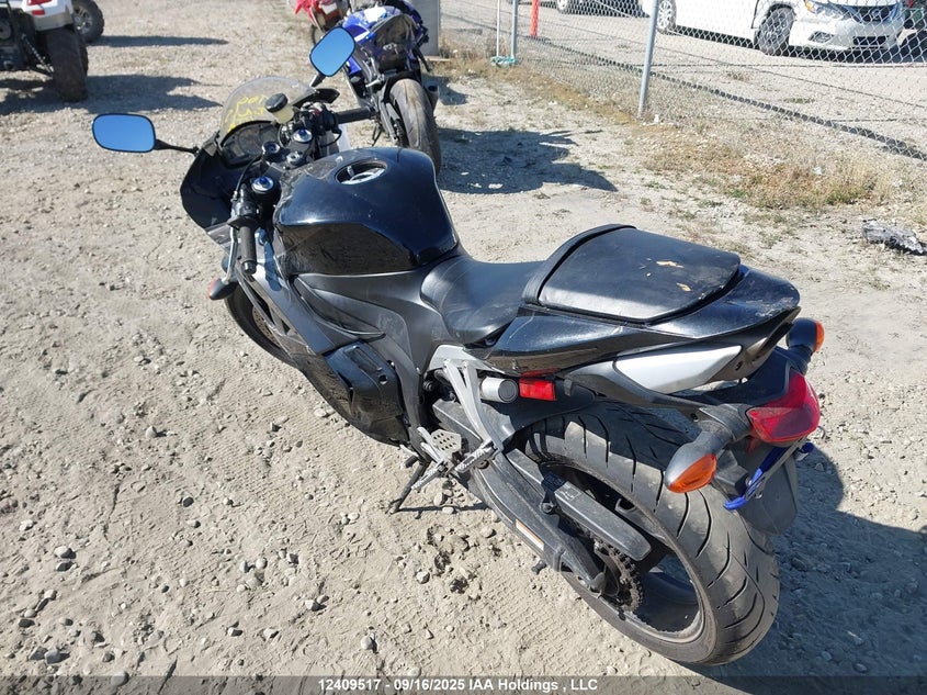 JH2PC40579K200150 2009 HONDA CBR photo no. 3
