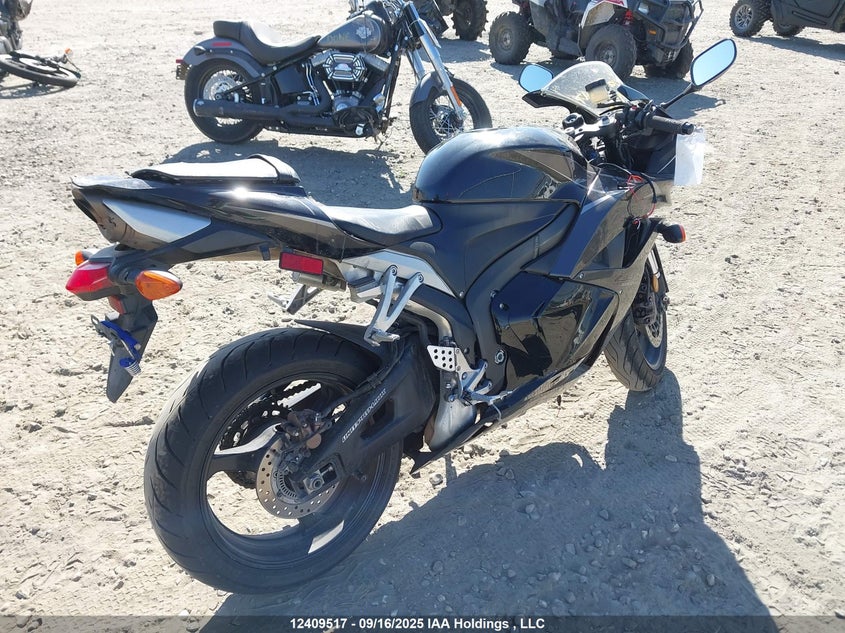 JH2PC40579K200150 2009 HONDA CBR photo no. 4