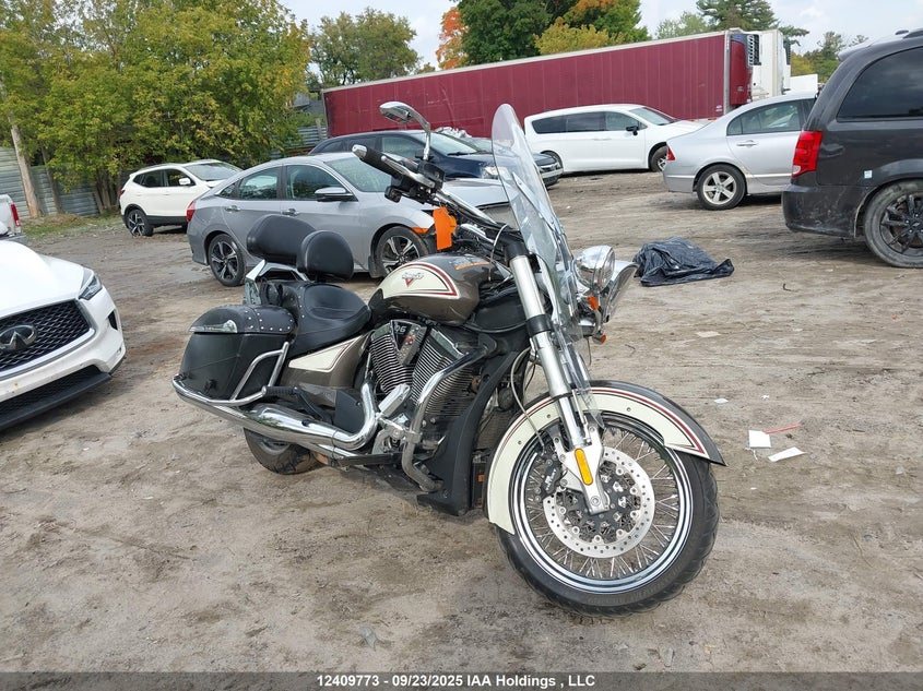 5VPBW36N6E3037640 2014 Victory Motorcycles Cross Roads Classic auction photo 1