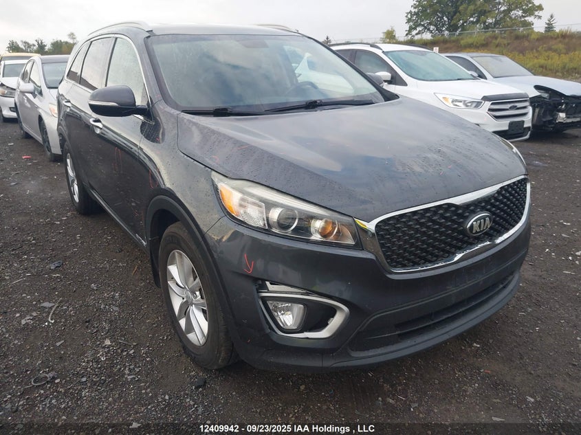 5XYPGDA5XHG318676 2017 Kia Sorento 3.3L Lx V6 7-Seater auction photo 1
