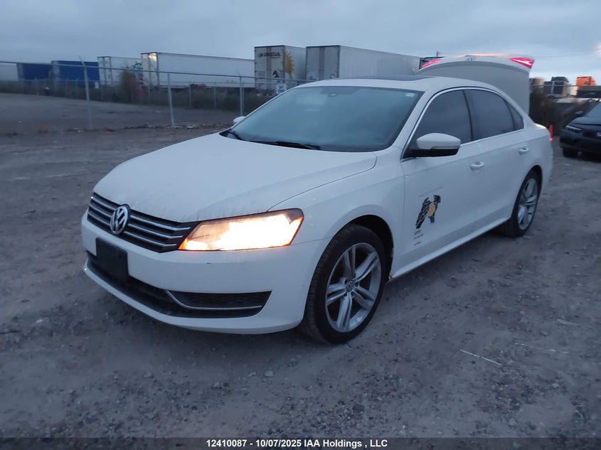 1VWBH7A33DC121741 2013 VOLKSWAGEN PASSAT photo no. 2