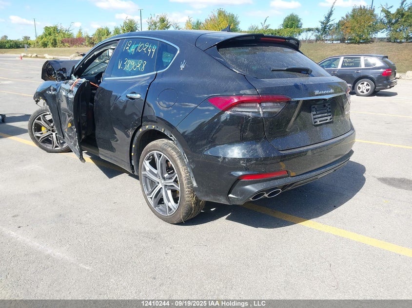 ZN661XUA2NX389028 2022 MASERATI LEVANTE photo no. 3