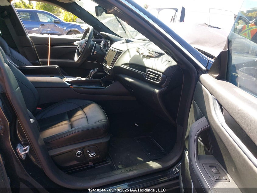 ZN661XUA2NX389028 2022 MASERATI LEVANTE photo no. 5