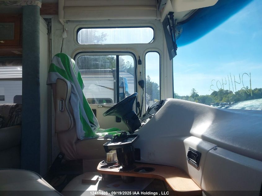 2000 Ford F550 Super Duty Stripped Chass VIN: 3FCNF53SXYJA06333 Lot: 12411403