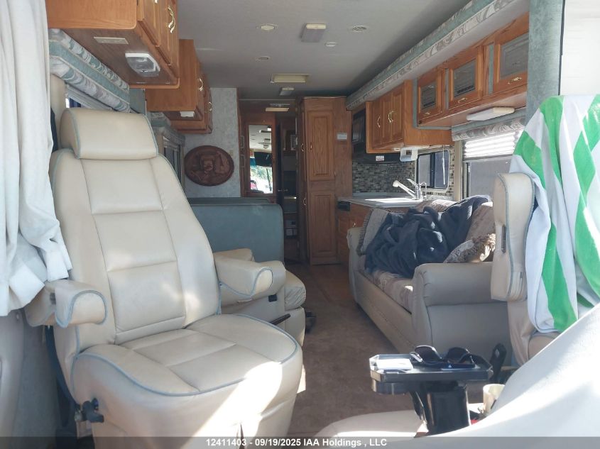 2000 Ford F550 Super Duty Stripped Chass VIN: 3FCNF53SXYJA06333 Lot: 12411403