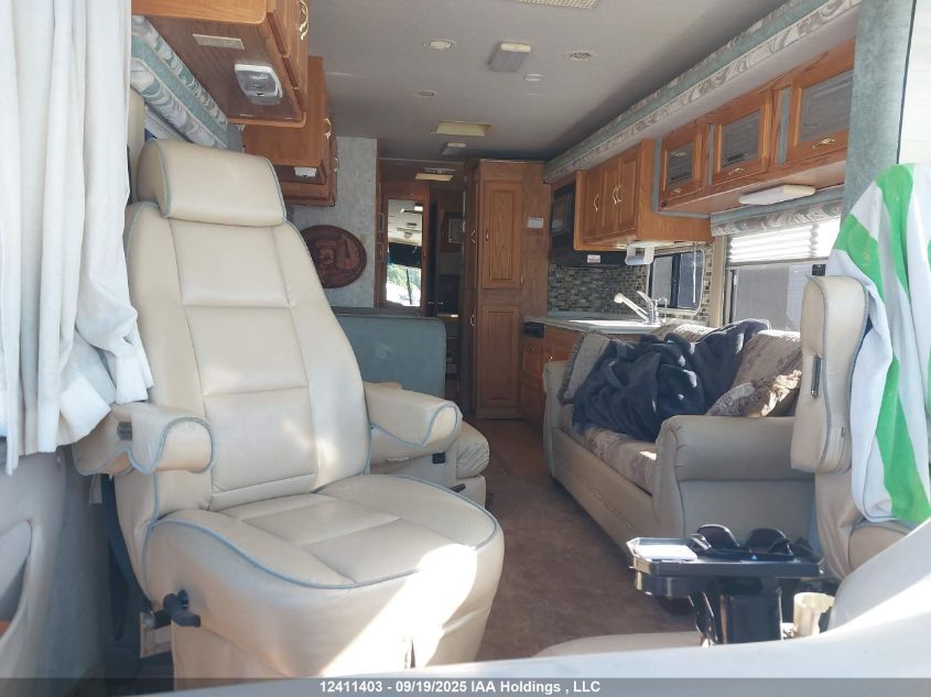 2000 Ford F550 Super Duty Stripped Chass VIN: 3FCNF53SXYJA06333 Lot: 12411403