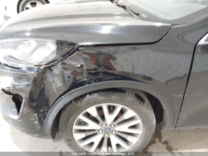 2022 Ford Escape Titanium VIN: 1FMCU9J95NUA55820 Lot: 12411435