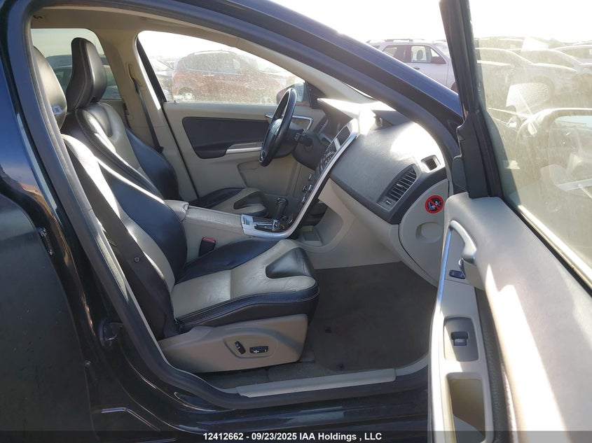 YV4992DZ2A2106423 2010 VOLVO  photo no. 5