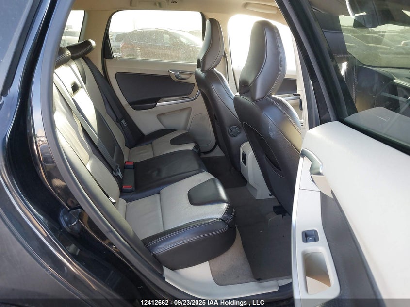 YV4992DZ2A2106423 2010 VOLVO  photo no. 8