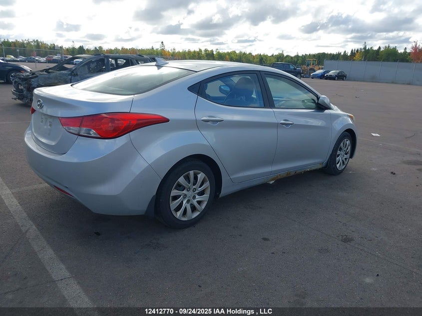 5NPDH4AE0DH321797 2013 HYUNDAI ELANTRA photo no. 4