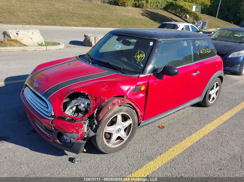 WMWMF33529TW72420 2009 MINI COOPER photo no. 2
