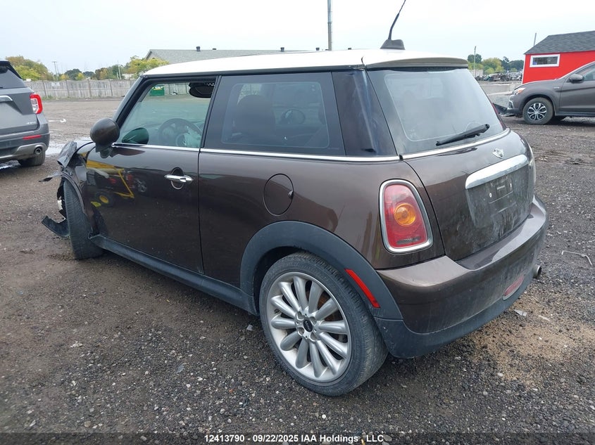 WMWMF3C50ATZ27439 2010 MINI COOPER photo no. 3