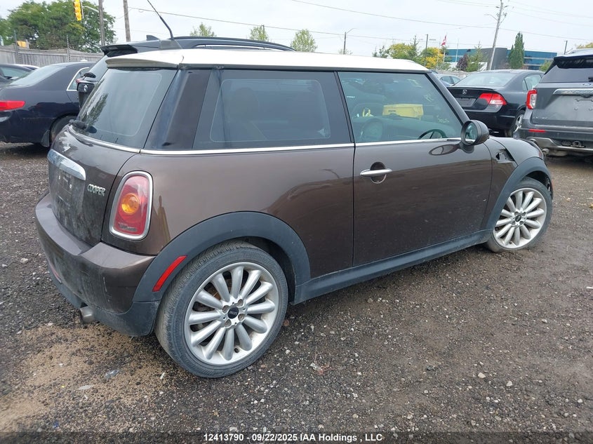 WMWMF3C50ATZ27439 2010 MINI COOPER photo no. 4