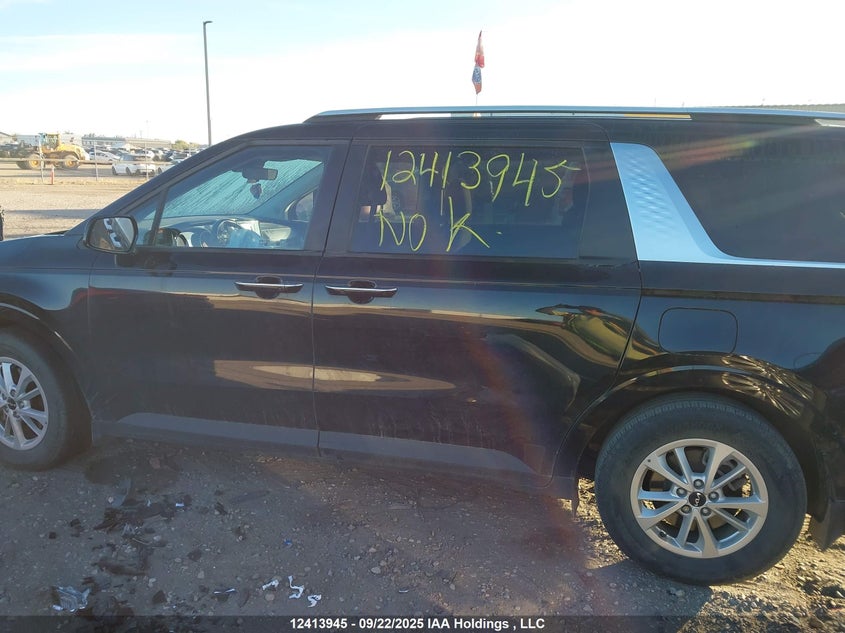 KNDNB5H30P6259252 2023 KIA CARNIVAL photo no. 13