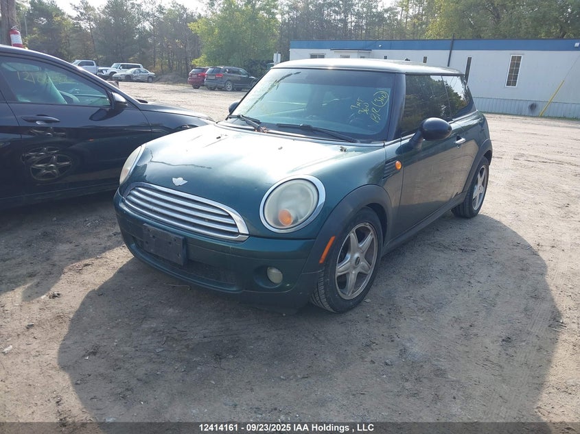 WMWMF3C56ATZ63636 2010 MINI COOPER photo no. 2
