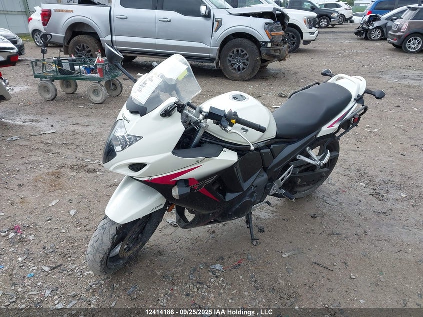 JS1GP74B1B2100026 2011 SUZUKI GSX photo no. 2