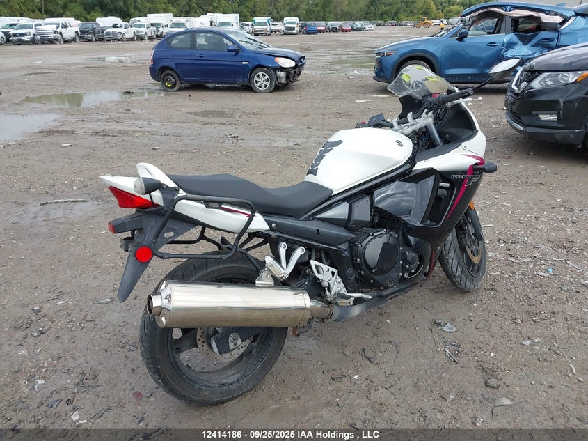 JS1GP74B1B2100026 2011 SUZUKI GSX photo no. 4
